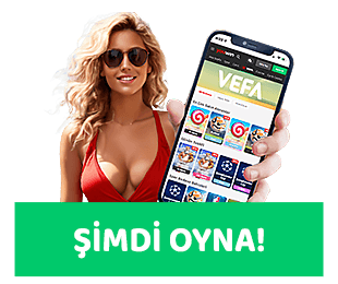 Kırmızı elbiseli kadın elinde telefonla oyun platformu, alt kısımda Şimdi oyna butonu